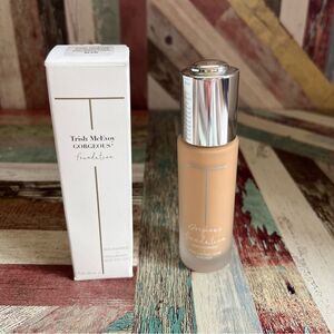 Trish McEvoy Magnificent Foundation NIB 1 Fl Oz Hyaluronic Acid & niacin-amide